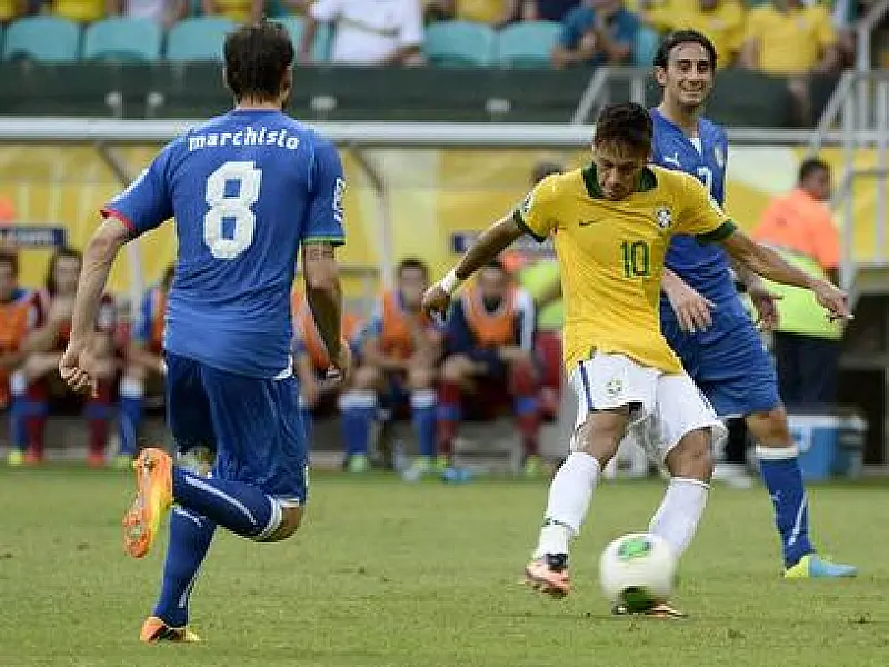 Brasil derrota Itália por 4 a 2 e deve fugir de espanhóis