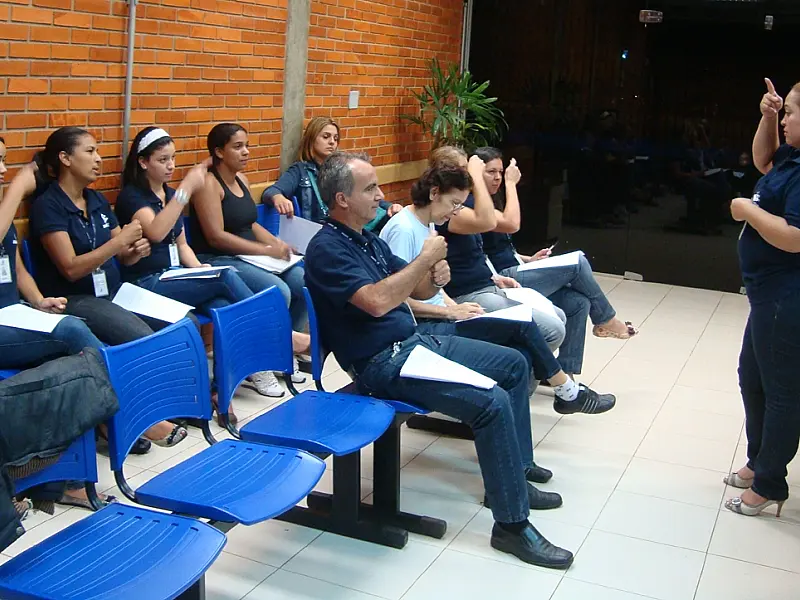 Assetur: curso de libras é oferecido para funcionários