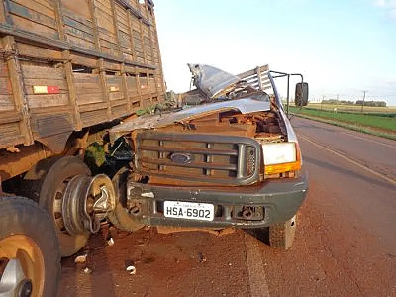 Colisão entre dois caminhões na BR-163 mata jovem do interior de MS