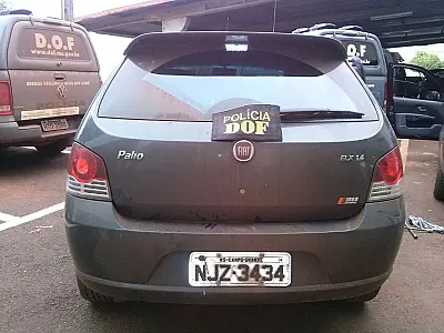 Veículo roubado é apreendido após abordagem policial
