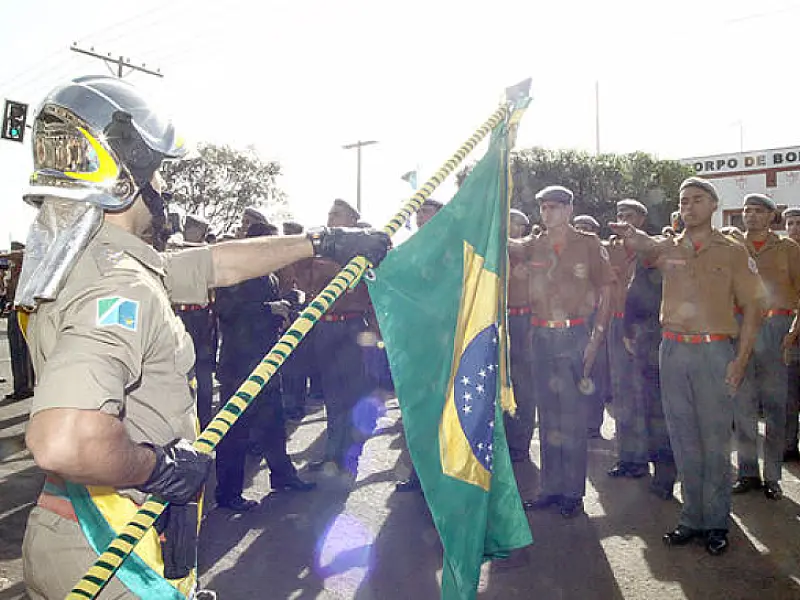 Dia do Bombeiro é comemorado com entrega de medalhas na Capital