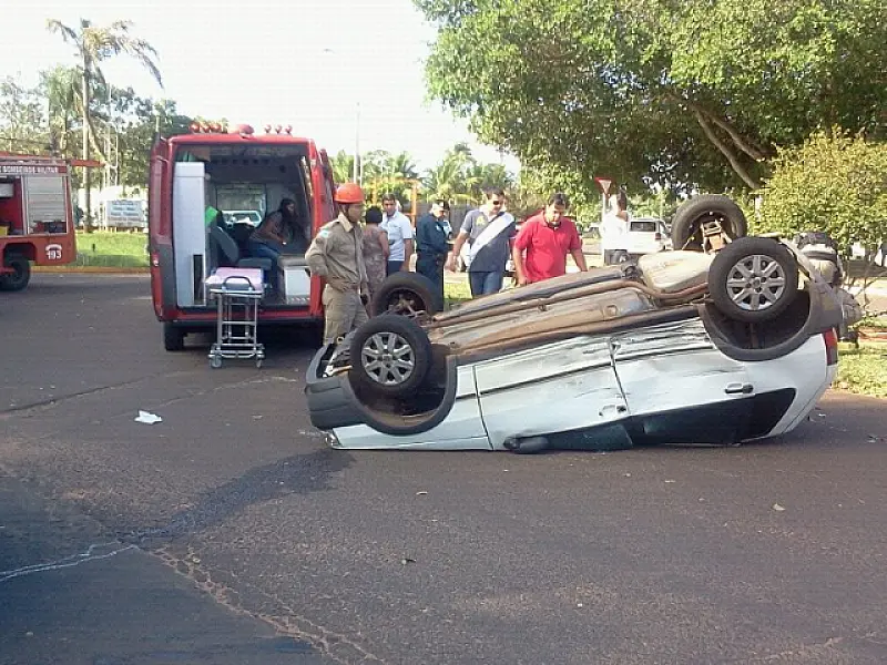 Capotamento no Parque dos Poderes deixa três feridos nesta segunda na Capital