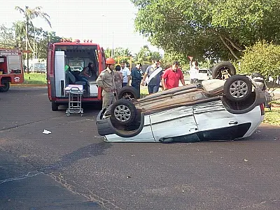 Capotamento no Parque dos Poderes deixa três feridos nesta segunda na Capital