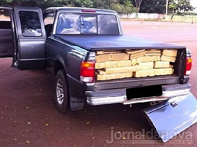 Dupla é presa com quase 1 tonelada de maconha