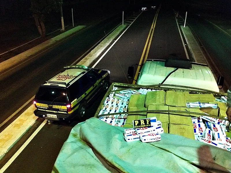 Polícia Rodoviária Federal apreende 30 mil pacotes de cigarro