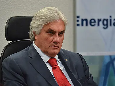 Delcídio renova licença e não deve ir a depoimento no Conselho de Ética