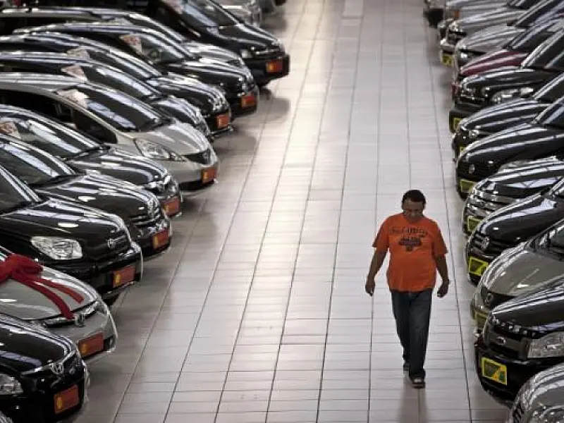 Venda do setor automotivo cai quase 20% em um ano