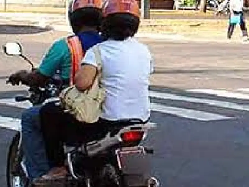 Moto-taxistas da Capital ainda não oferecem touca obrigatória