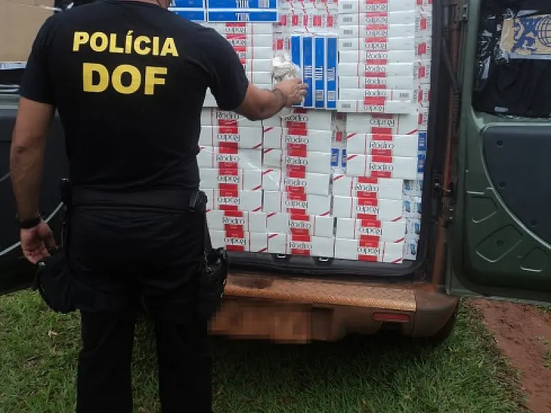 DOF apreende carro com 2250 pacotes de cigarros contrabandeados do Paraguai