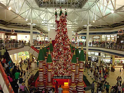 Roupas lideram pesquisa de presente para o Natal