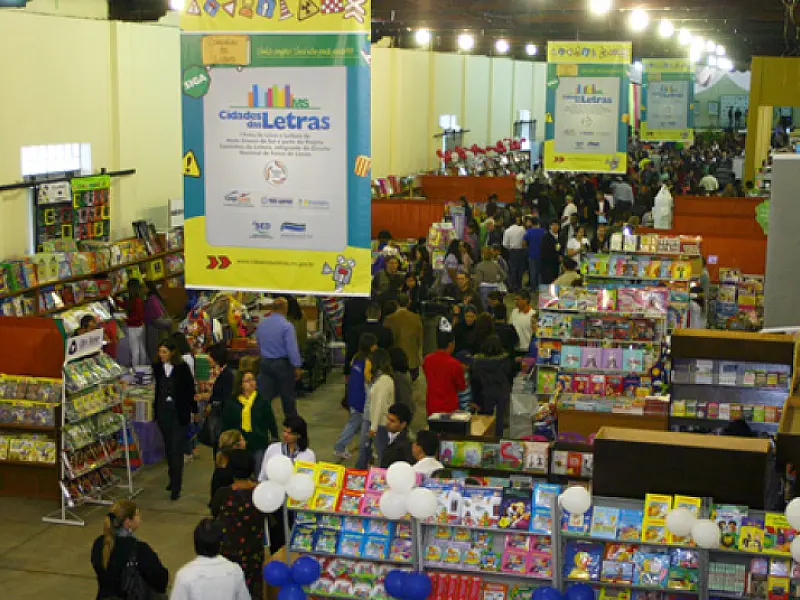 Feira do Livro acontece até este domingo em Campo Grande