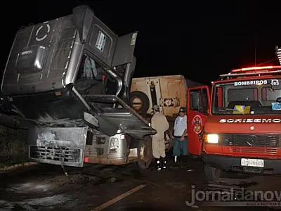Carreta pega fogo no trecho que liga Batayporã a Nova Andradina