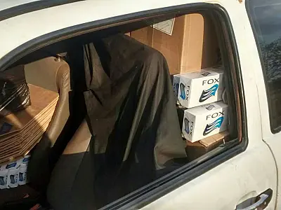 Policiais apreendem 1.250 pacotes de cigarro em veículo