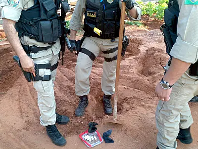 Polícia encontra droga enterrada em quintal durante Operação Conesul