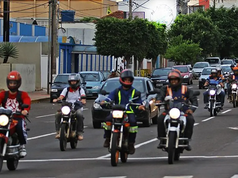 Motociclistas podem receber anistia de dívidas passadas se pagarem IPVA e licenciamento deste ano
