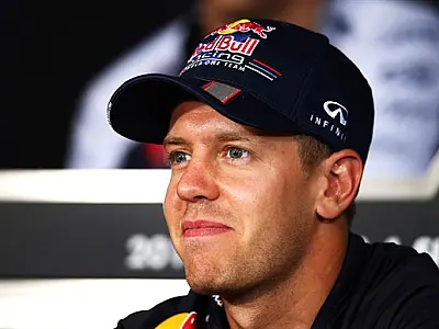 Vettel domina treinos do GP de Cingapura, Senna bate no muro
