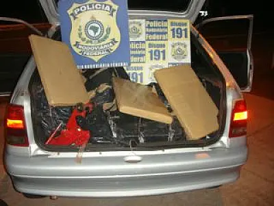 Condutor foge e abandona veículo com 300kg de maconha