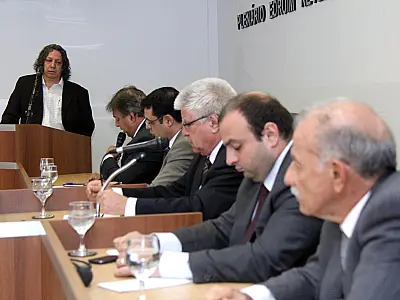 Secretário tenta assumir mais de  400 infrações de Alcídes Bernal