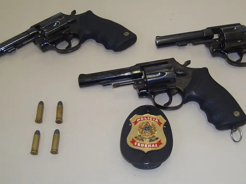Polícia Federal prende segurança com armas ilegais