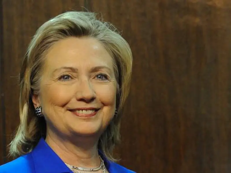 Revelação de novos e-mails ameaça campanha de Hillary Clinton