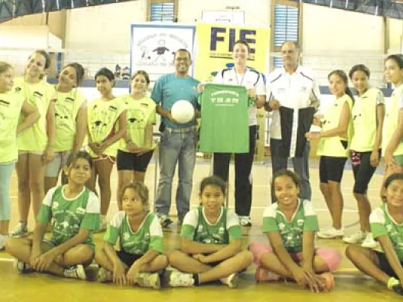Fundesporte faz entrega de Kits esportivos em Ribas do Rio Pardo