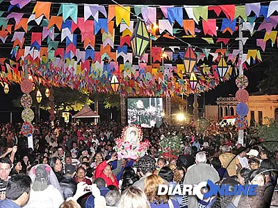 Banho de São João começa com show de Paulo Simões e concurso de andores