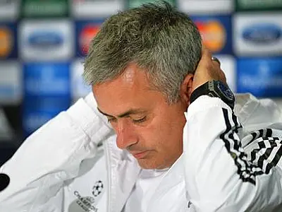 Mourinho cobra foco e avisa: "Chelsea está acima da Copa do Mundo"