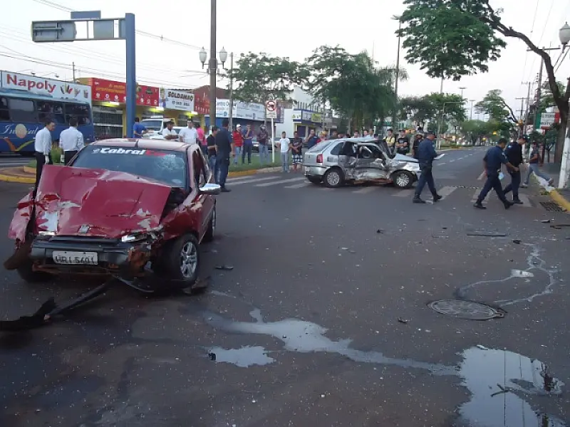 Colisão provoca morte de dois jovens e deixa outros dois feridos em Dourados