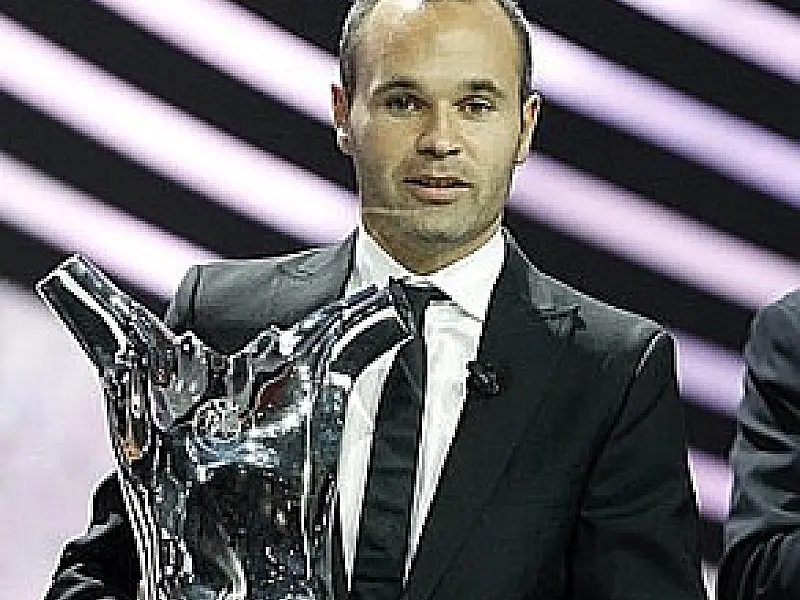 Iniesta é eleito o melhor jogador do futebol europeu