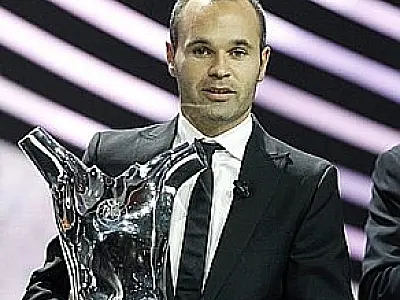 Iniesta é eleito o melhor jogador do futebol europeu