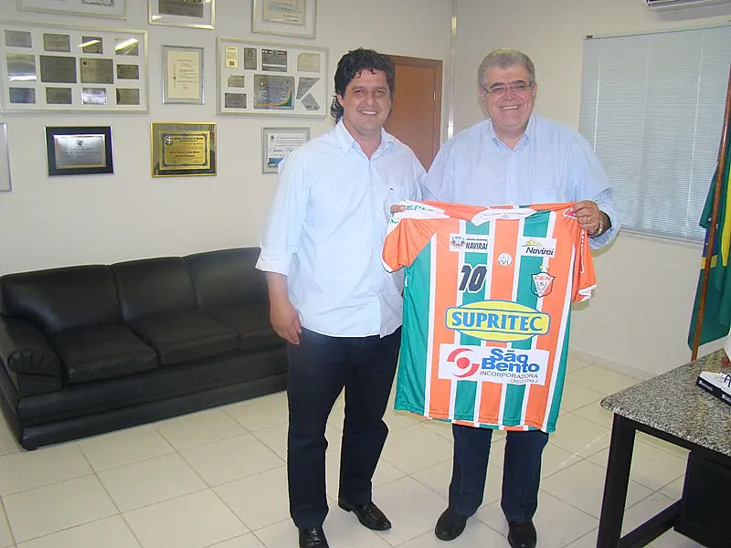 Prefeito de Naviraí pleiteia construção de 1500 casas populares para o município