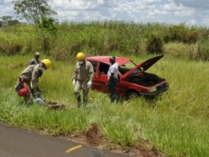 Duas pessoas ficam feridas em capotamento em Nova Andradina