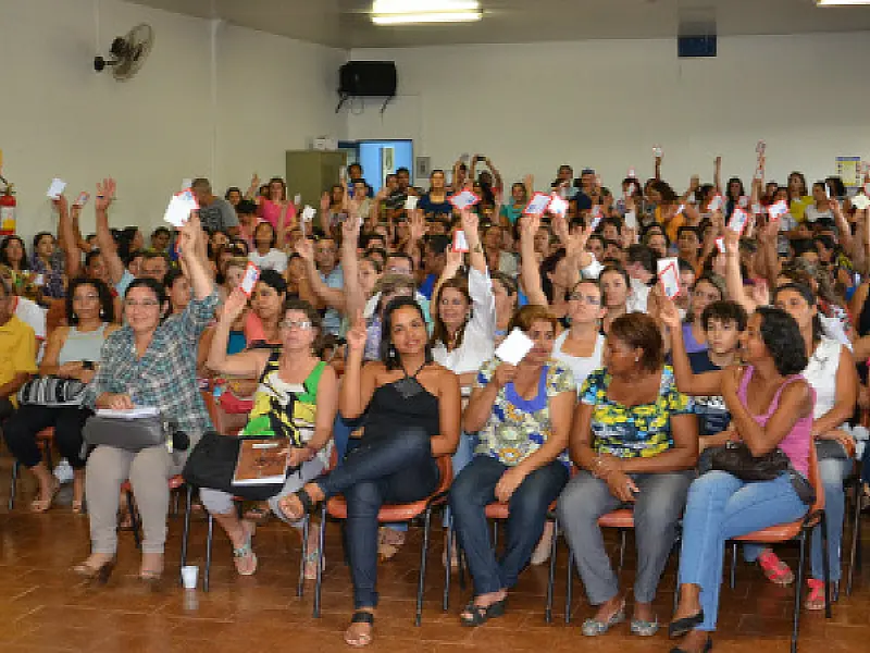 Professores prometem deflagrar greve se fracassar negociação em Dourados