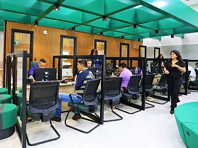 Na reabertura da agência do Detran no Shopping Campo Grande,