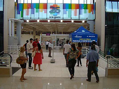 Após R$ 25 mi investidos, Shopping popular abre as portas com 100 lojas funcionando
