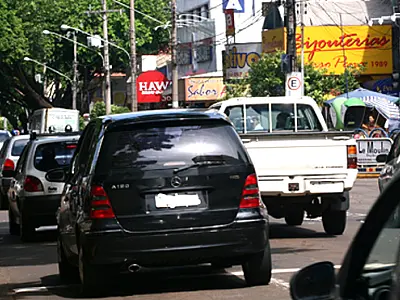Carros roubados no Brasil e levados para a Bolívia começam a ser devolvidos