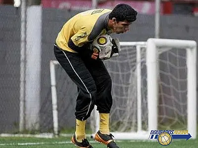 Douradense é destaque como goleiro do Santos