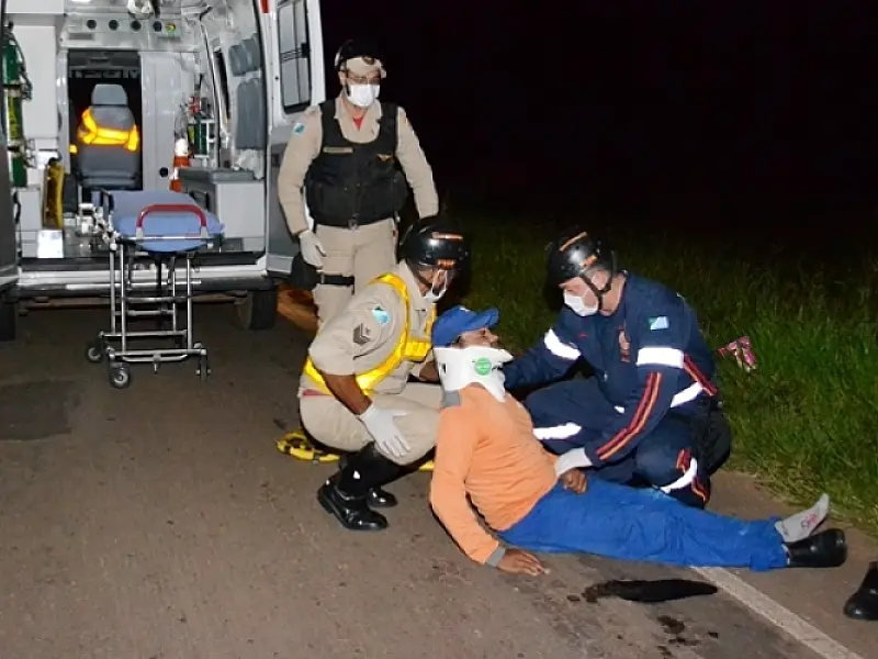 Motociclista fica ferido ao atropelar cão em Coxim