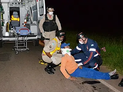 Motociclista fica ferido ao atropelar cão em Coxim