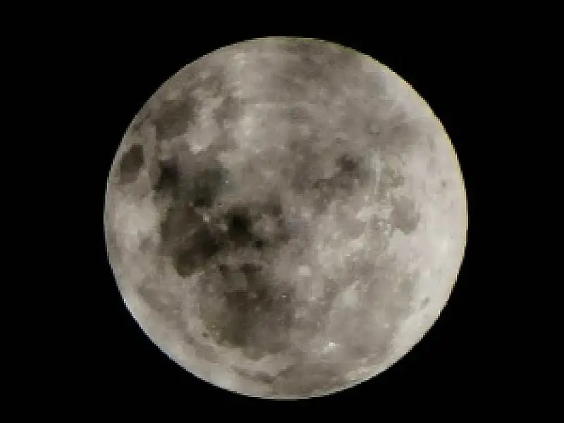 Tempo chuvoso impede visualização de fenômeno da lua em MS
