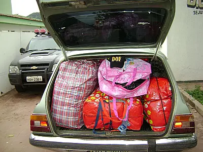 Mais de 400kg de roupas apreendidos pelo DOF
