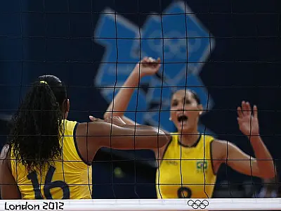 Brasil vence Rússia no vôlei feminino e vai a semi