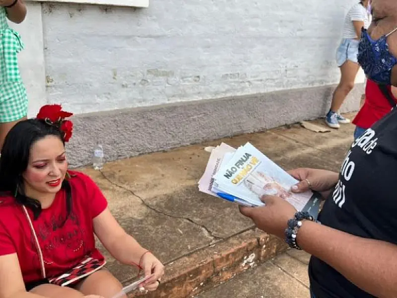 SERVIÇO DE ABORDAGEM SOCIAL REALIZA AÇÃO DE COMBATE À VIOLAÇÃO DE DIREITOS DAS CRIANÇAS DURANTE O CA