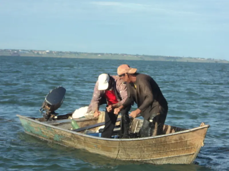 PMA prende pescadores com 400 metros de rede e 15 kg de pescado ilegal