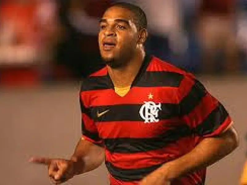 Desgastado, Zinho oficializa saída de Adriano do Flamengo