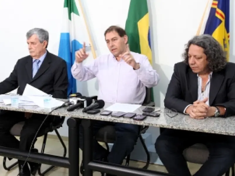 Prefeito Alcides Bernal fala sobre pagamento de contratos