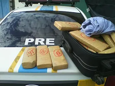 Polícia Militar Rodoviária prende passageiro de ônibus por tráfico de drogas