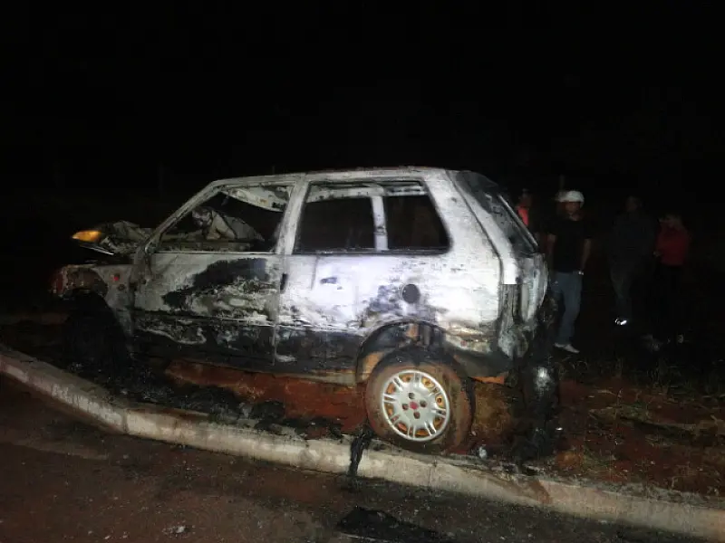 Dois morrem e um fica ferido em acidente entre motos e carro em Dourados