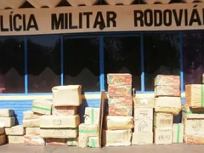 PMR intercepta dois carros com mercadorias contrabandeadas