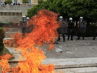 Com protestos, Grécia enfrenta greve geral